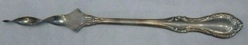 Southern Colonial by International Sterling Silver Butter Pick Twisted 6 1/8"