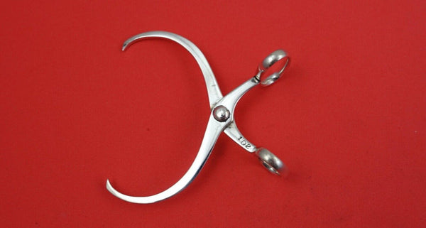 Pattern unknown by Lunt Sterling Silver Sugar Nips #102  3 1/4"
