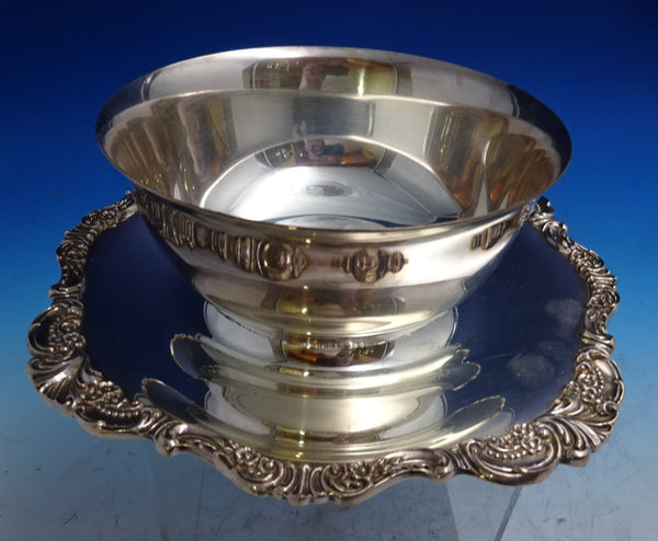 Grande Baroque by Wallace Silverplate Gravy / Sauce Boat with Underplate (#8641)