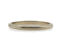 18k White Gold Wedding Band Ring Jewelry with Chevron Leaf Size 5.5 (#J5905)